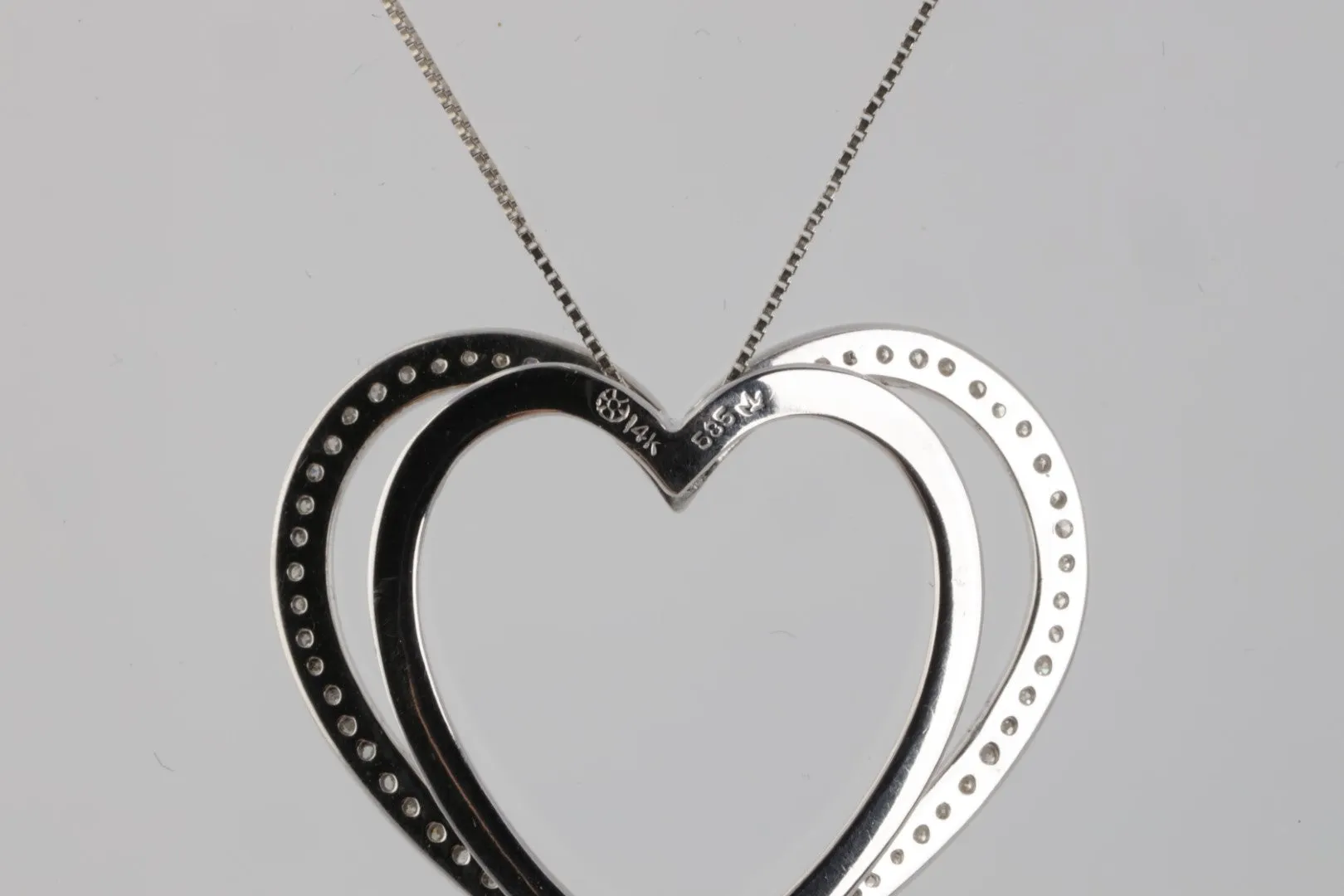 18'' 14k White Gold 0.34ctw Diamond Heart Necklace (3.80g.)