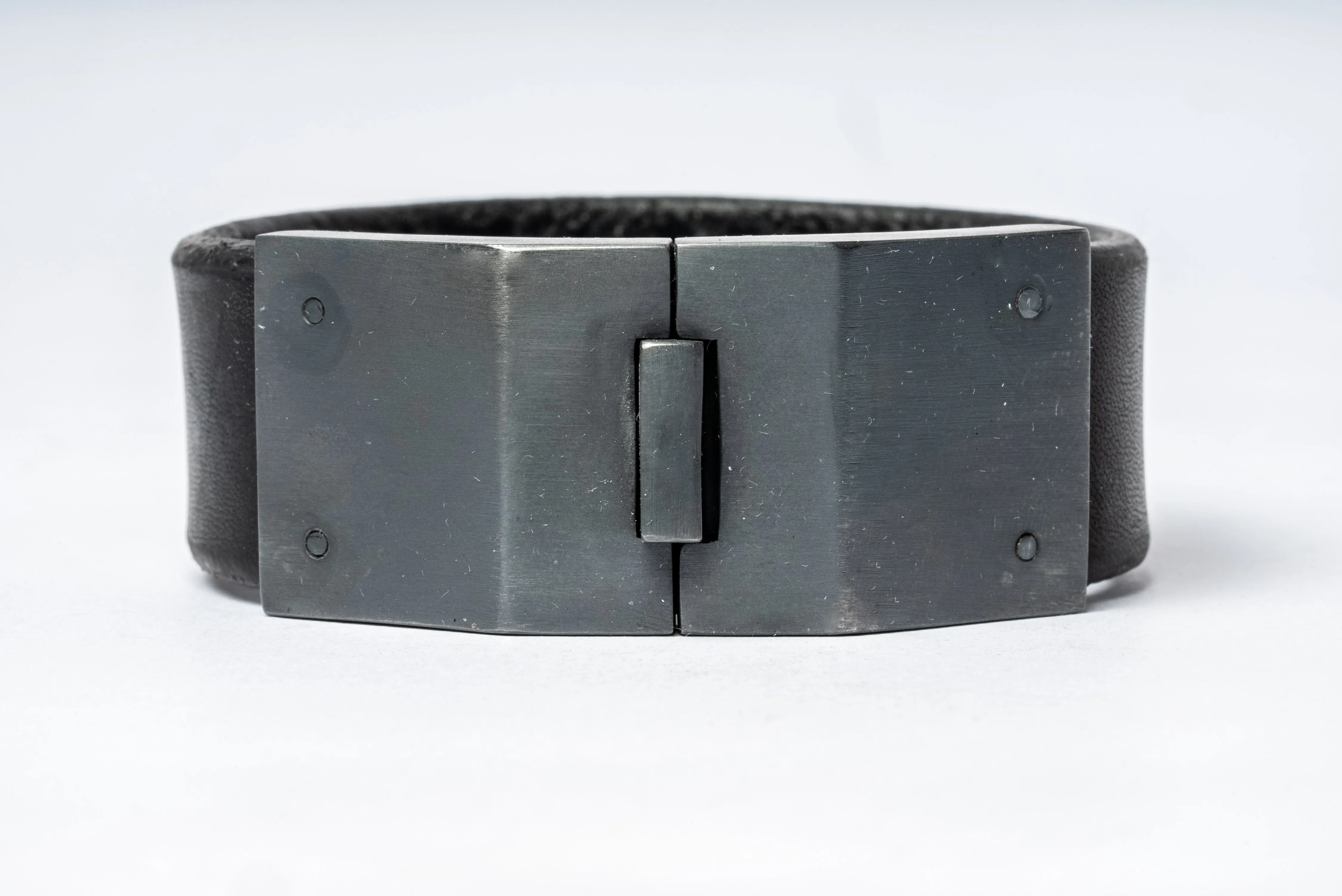 Box Lock Bracelet (Facet, Narrow, BLK KA)