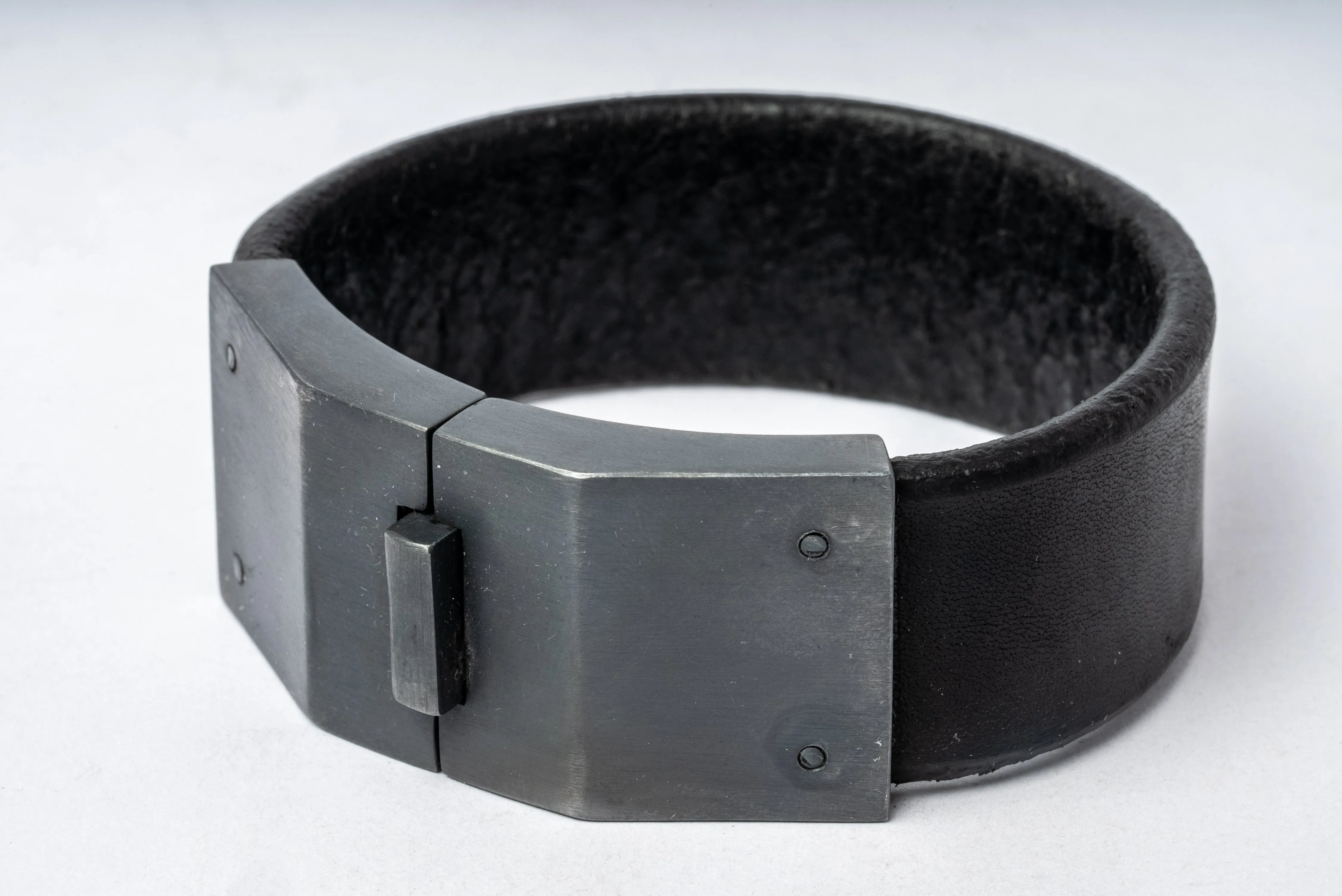 Box Lock Bracelet (Facet, Narrow, BLK KA)