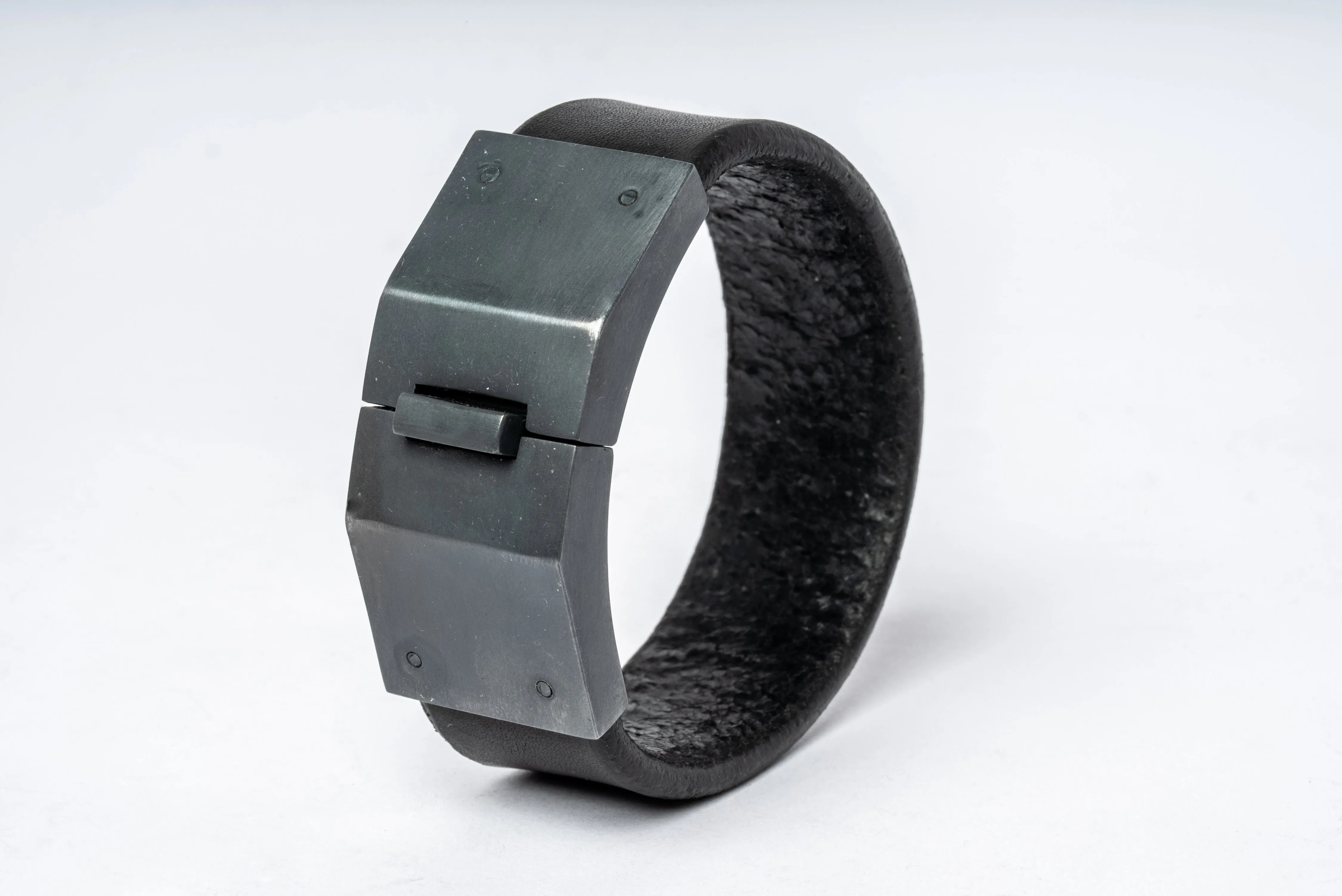 Box Lock Bracelet (Facet, Narrow, BLK KA)