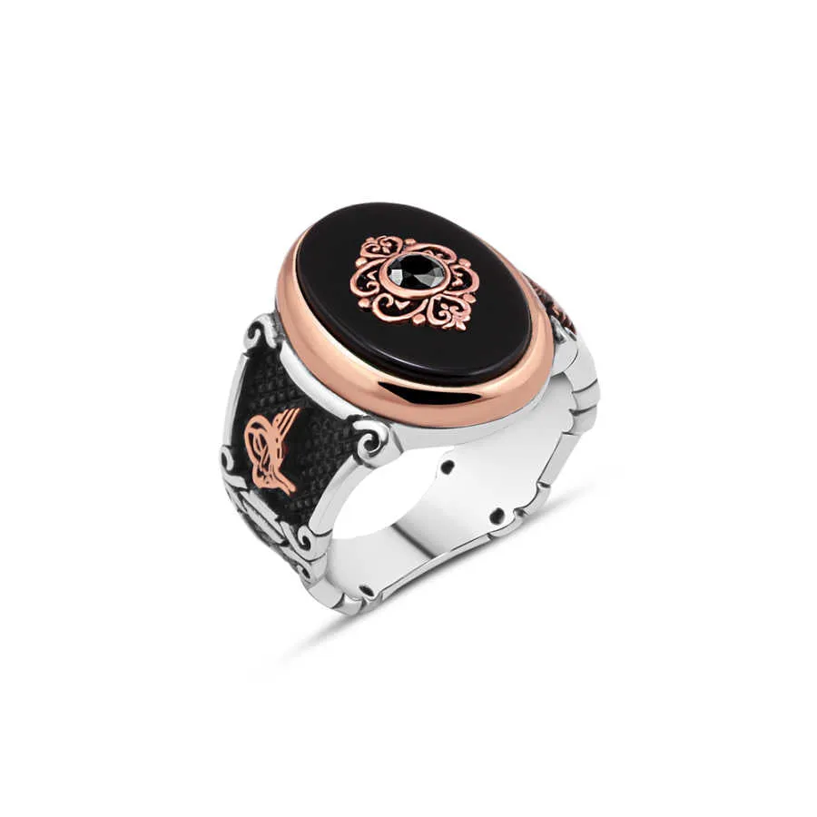 Flat Onyx Stone Men's Ring with Zircon Stone and Motive in the Middle