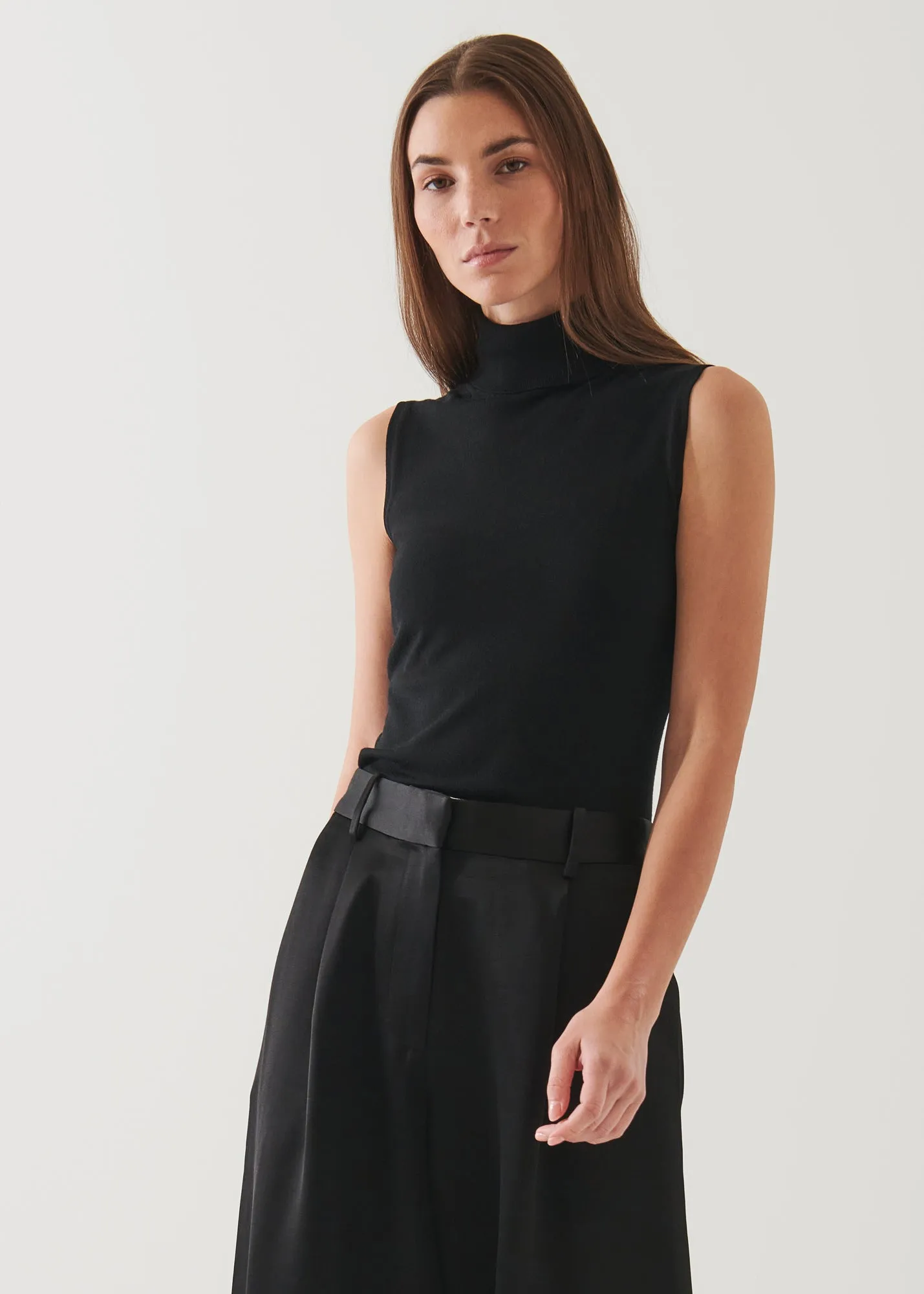 SUPERFINE MERINO SLEEVELESS TURTLENECK